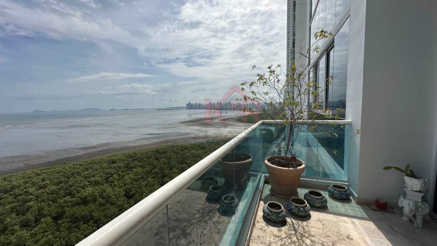 Private cinema home theater room in luxury apartment PH Vitri Costa del Este Panama