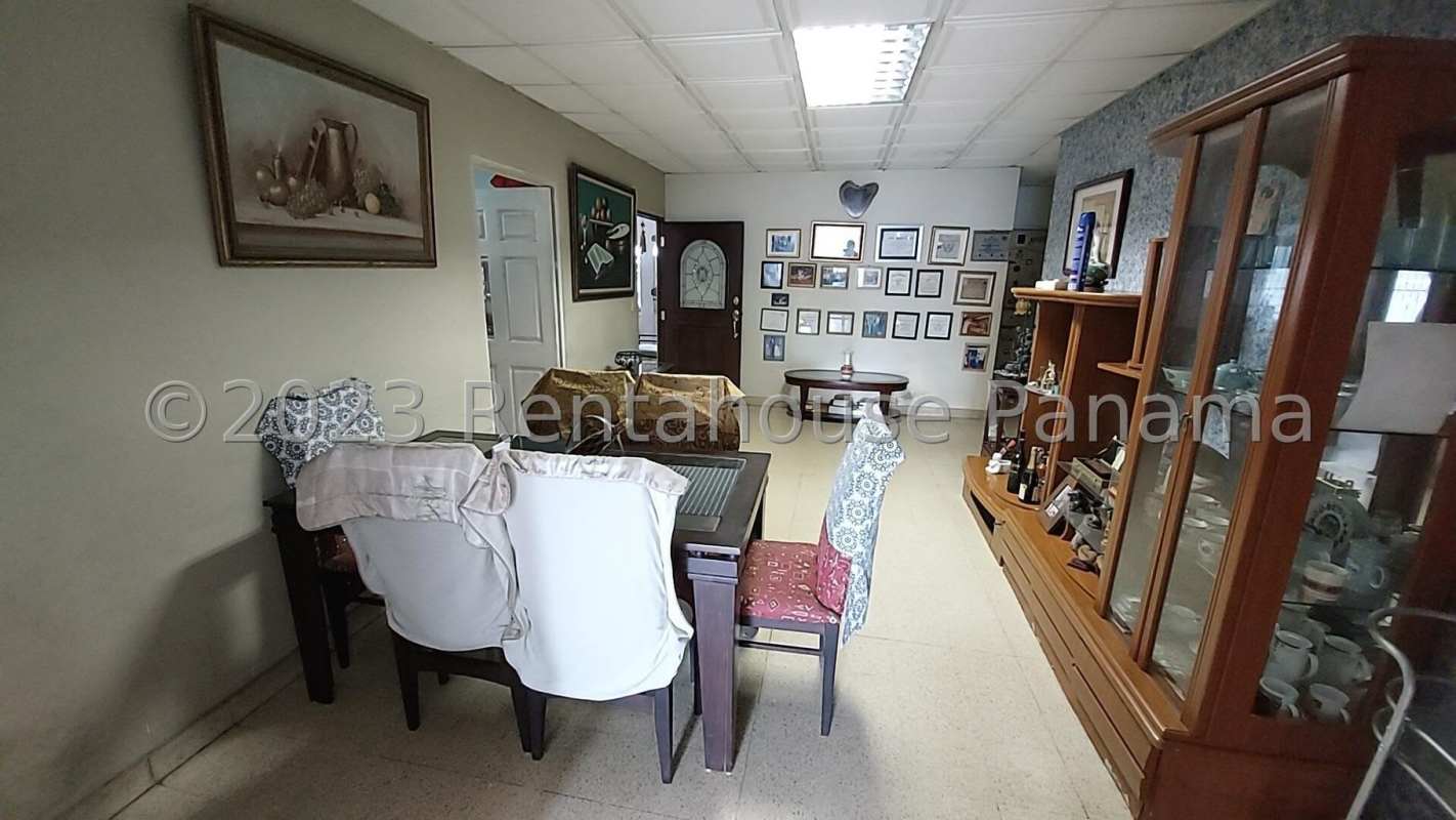 Bedroom with large window in Chanis Panama house for sale