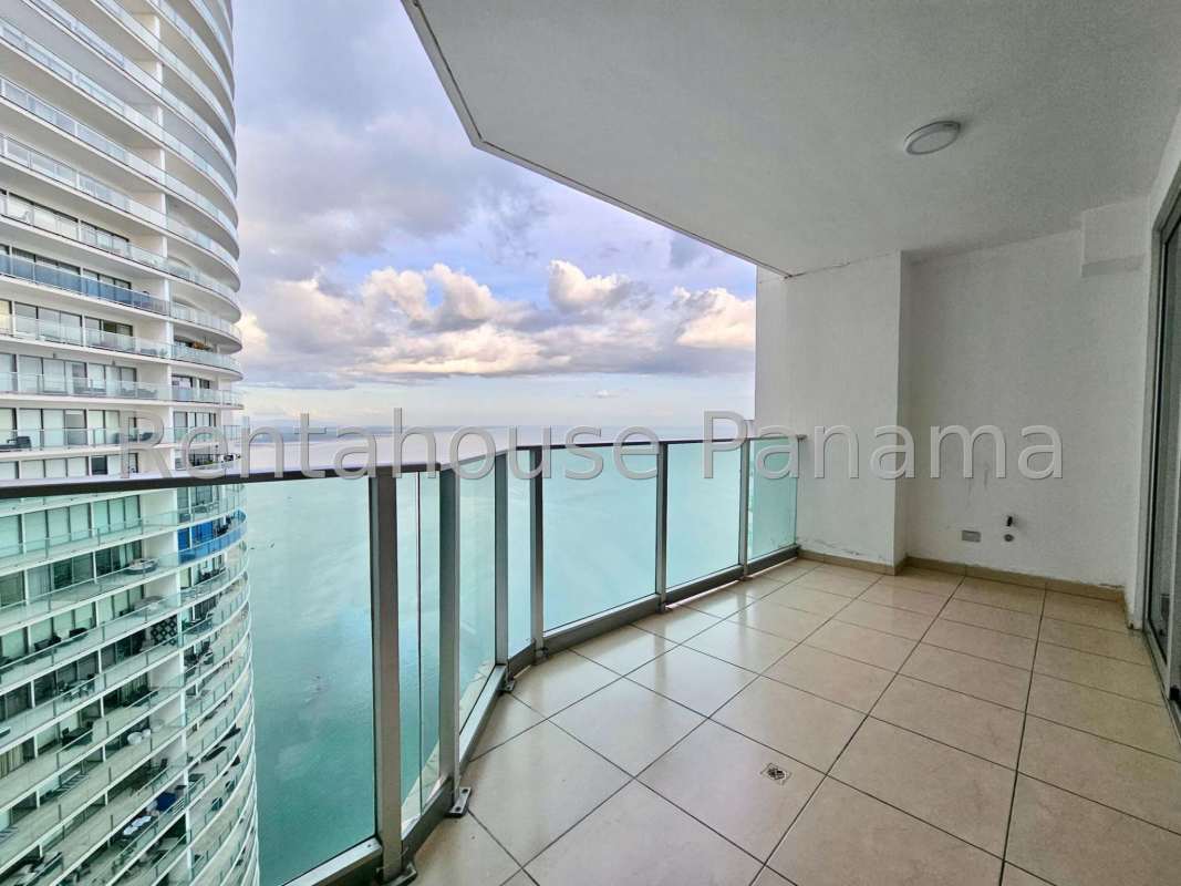 Oceanfront 3BR Apartment at Oasis on the Bay Punta Pacifica