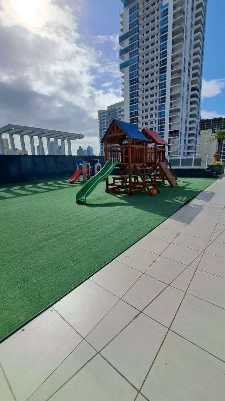 Infinity rooftop pool with loungers and skyline vista at PH Quadrat Panama