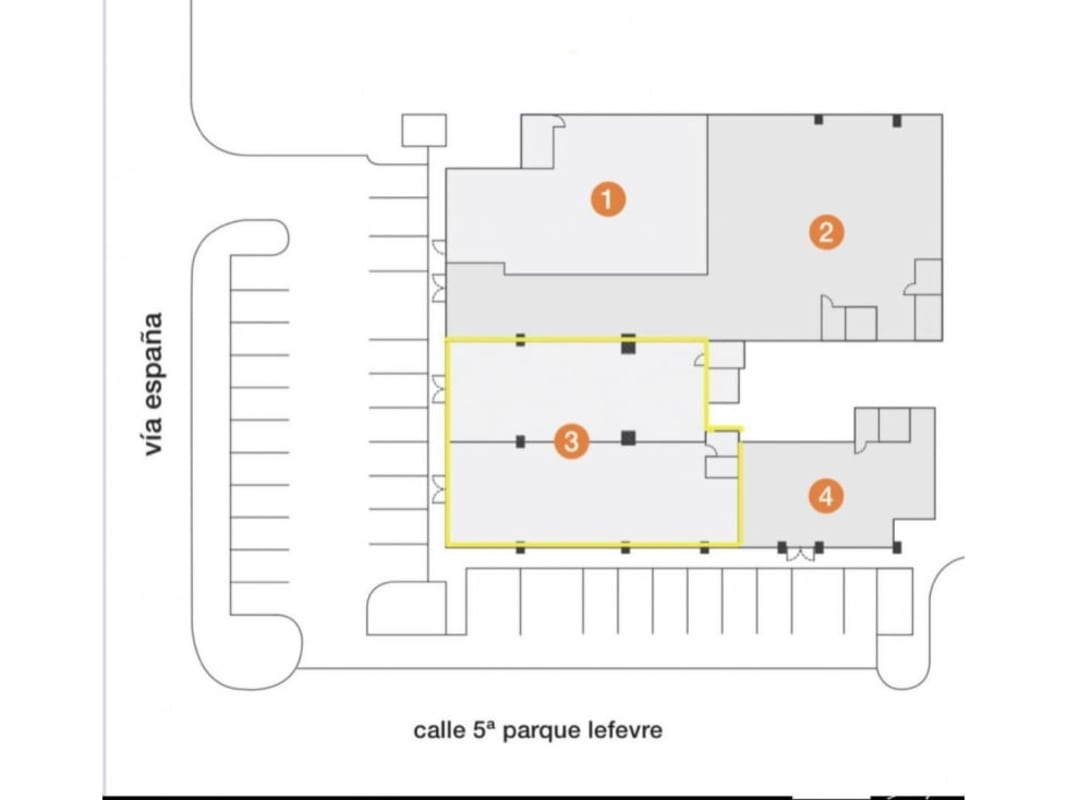 Commercial complex layout with parking lot and bus stops on Vía España Panama City