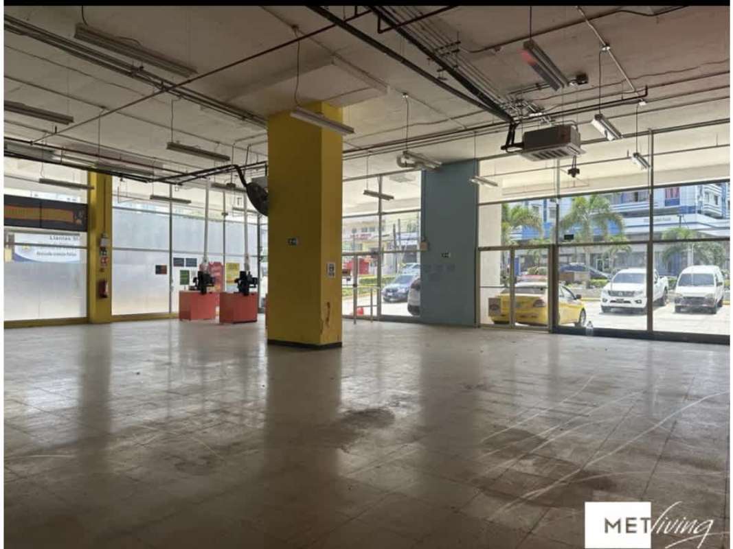 Spacious empty commercial unit with large windows and tiled floor along Vía España Panama