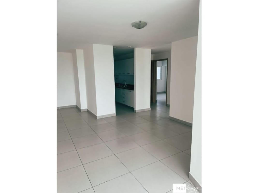 Infinity pool with panoramic views of Parque Omar and Panama City skyline at PH Altos del Golf San Francisco Panama