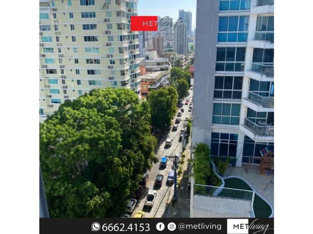 Bathroom with walk-in glass shower enclosure PH Metropolitan Tower Panama