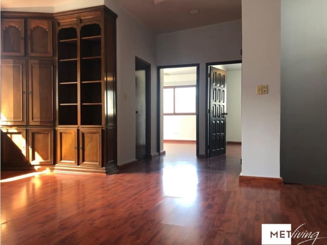 Minimalist living room, wood floors, large windows, ceiling fan in Betania La Alameda Panama