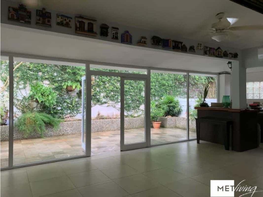 Modern kitchen with gas cooktop, white cabinets, built-in oven and tile backsplash Betania Panama
