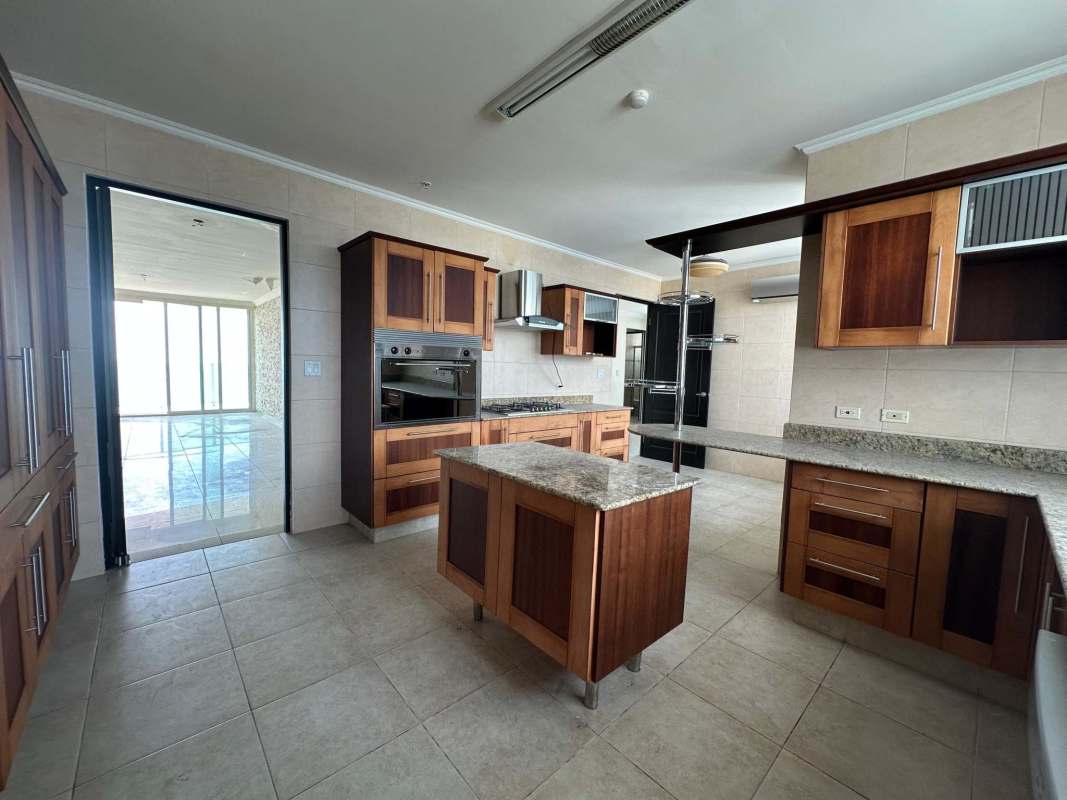 Modern luxury tower exterior PH Titanium San Francisco Panama