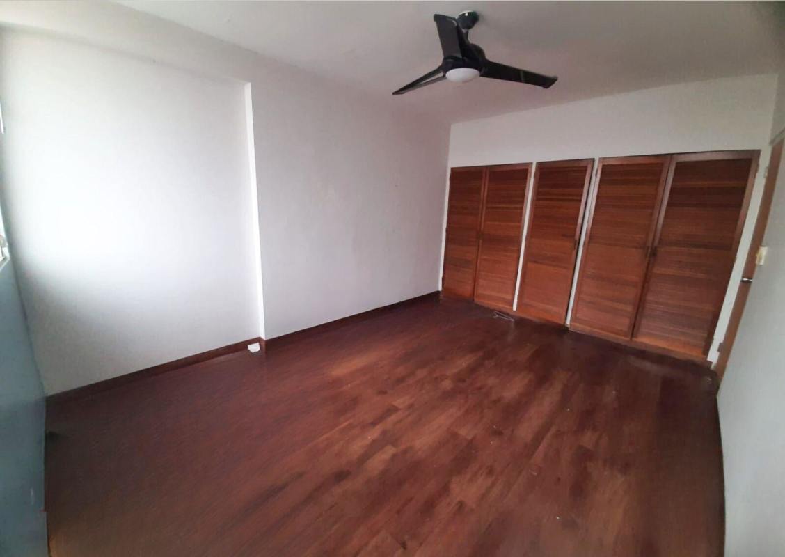 Functional kitchen with double sink, white cabinets, microwave in PH Vía Porras Loft Panama