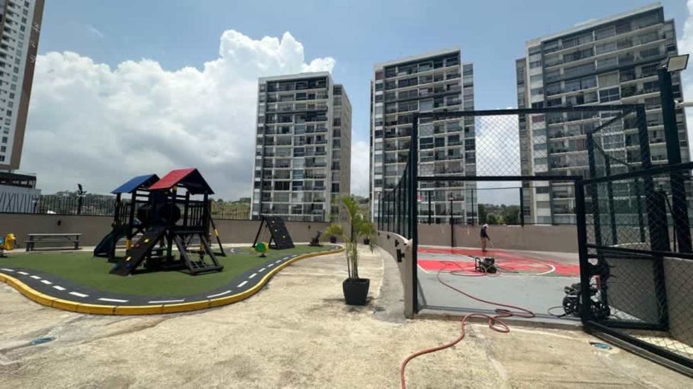 Swimming pool, jacuzzi, gazebo at residential condominium Condado del Rey for sale Panama City