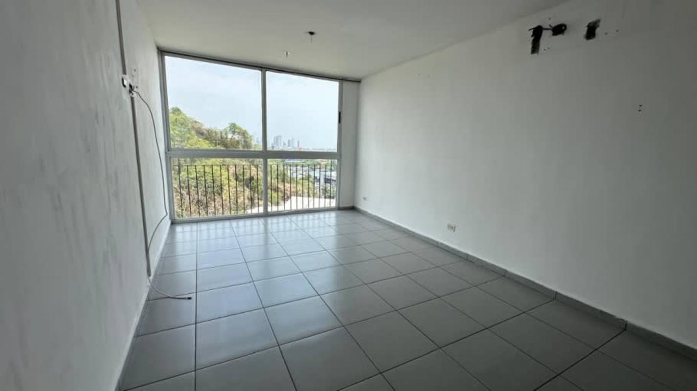 Modern bathroom with granite counter, walk-in shower, repossessed apartment for sale Condado del Rey