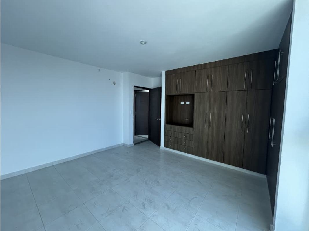 Spacious empty bedroom with built-in wardrobe ceramic tile PH Trinity Tower El Carmen Panama
