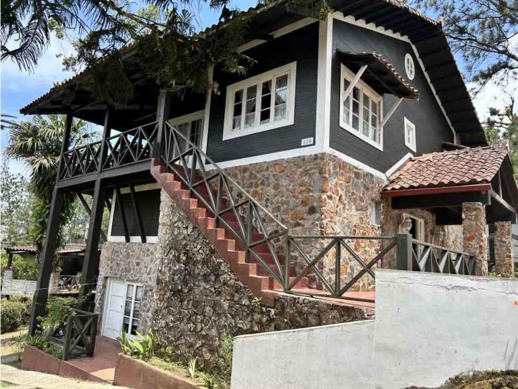 Rustic two-level cottage made of stone and wood with garden view in Cerro Azul