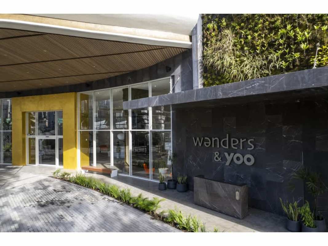 Infinity edge swimming pool with panoramic ocean and city views PH Wanders & Yoo Panama