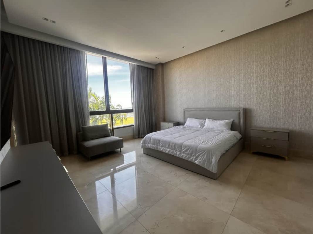 Infinity pool overlooking Panama City skyline at PH Garden Ocean Reef Islands