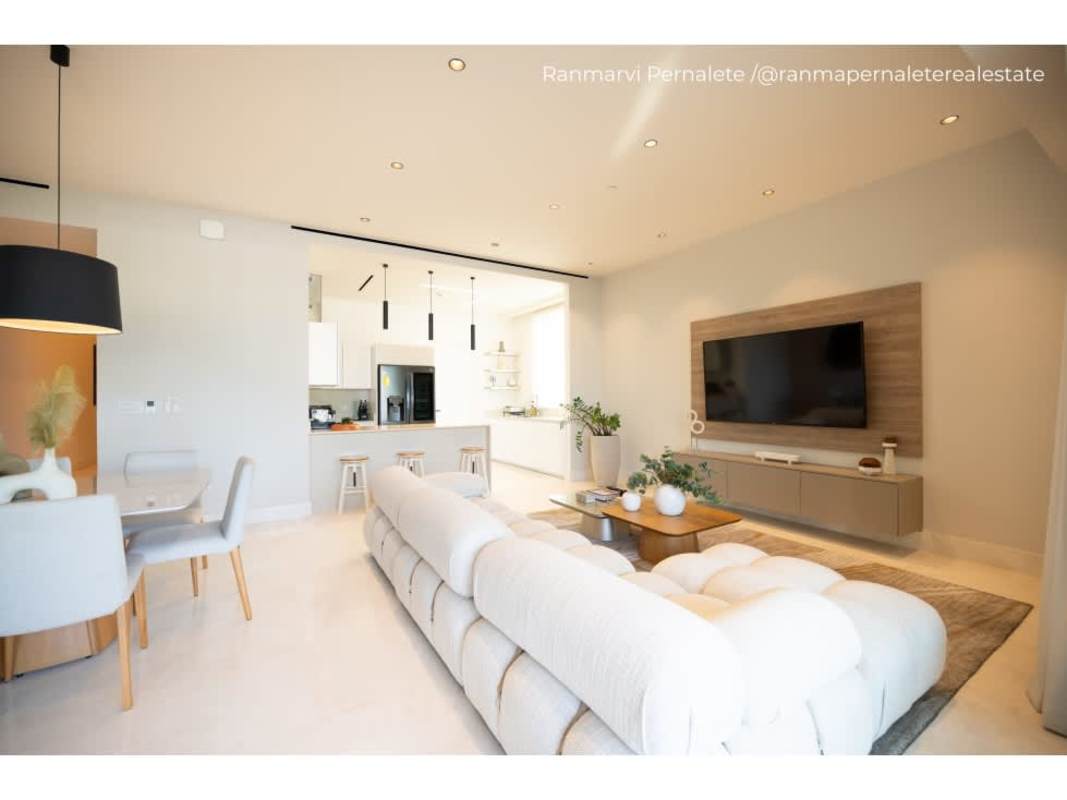 Large master suite with walk-in closet, en-suite bathroom, marina view