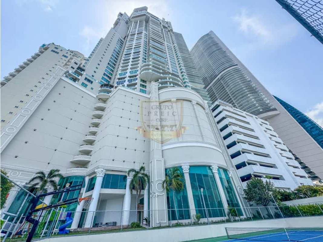 Oceanfront infinity pool, Jacuzzi and tennis court at Venetian Tower Condominium Punta Pacifica Panama City