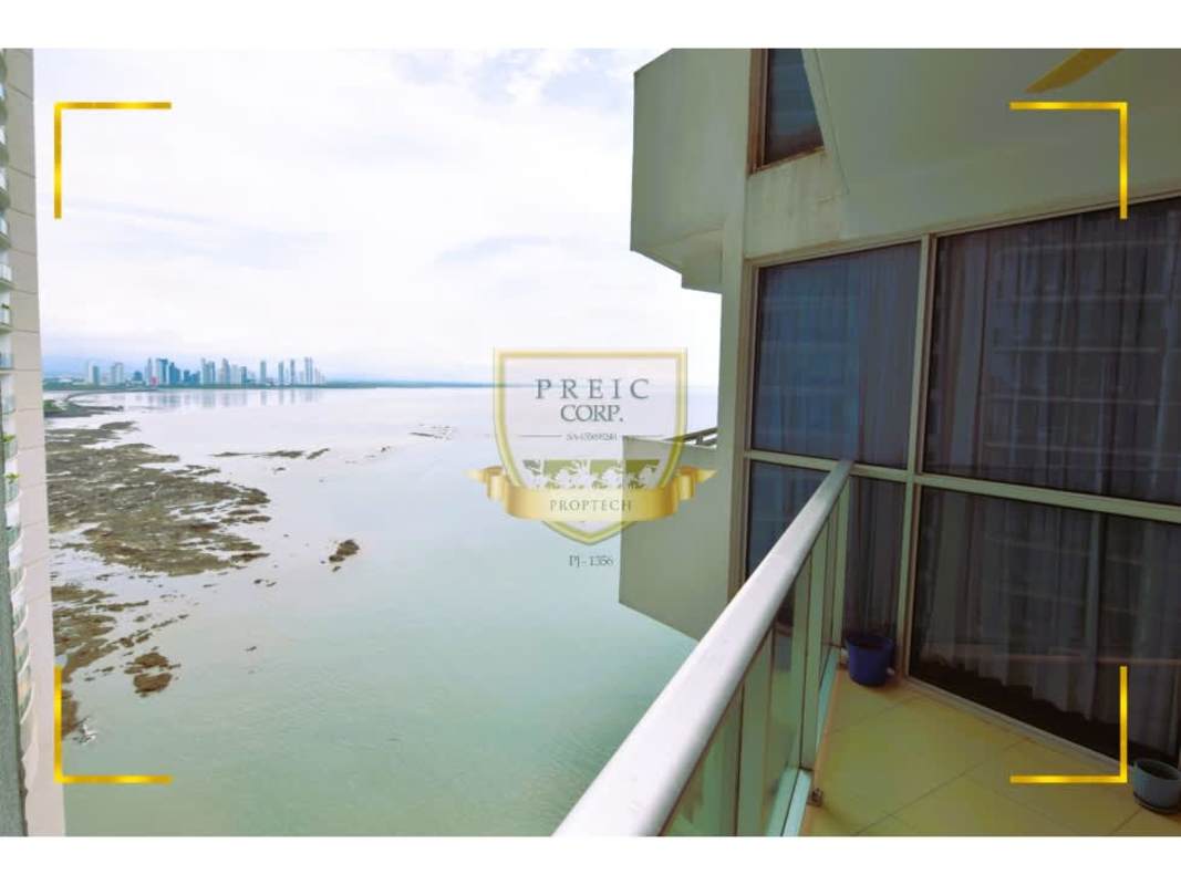 Spacious master bedroom walk-in closet and ocean views PH Oasis on the Bay Panama