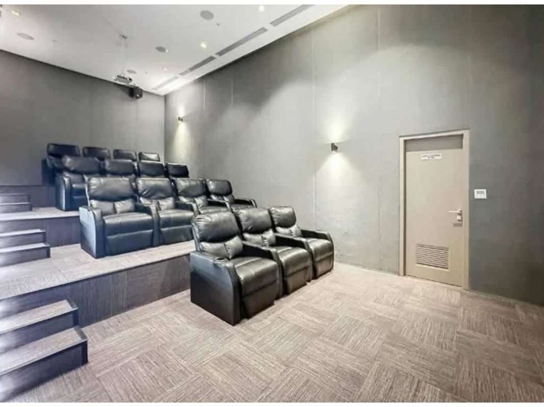 Private cinema room with leather recliners and sound system in PH Urbana Obarrio Panama City