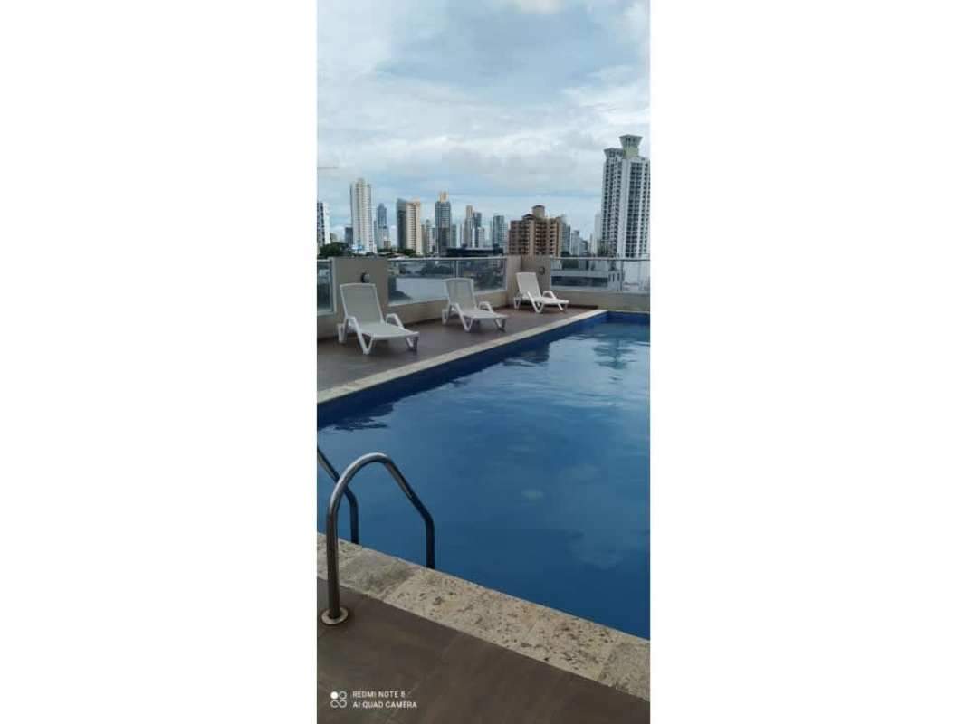 Bedroom with large windows, built-in closet and skyline view at PH Rainbow Tower El Carmen Panama