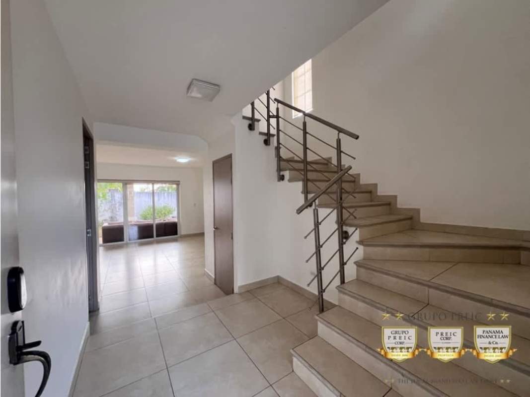 Lyon Model House for Rent in Reserva de Versalles 3BR Large Yard