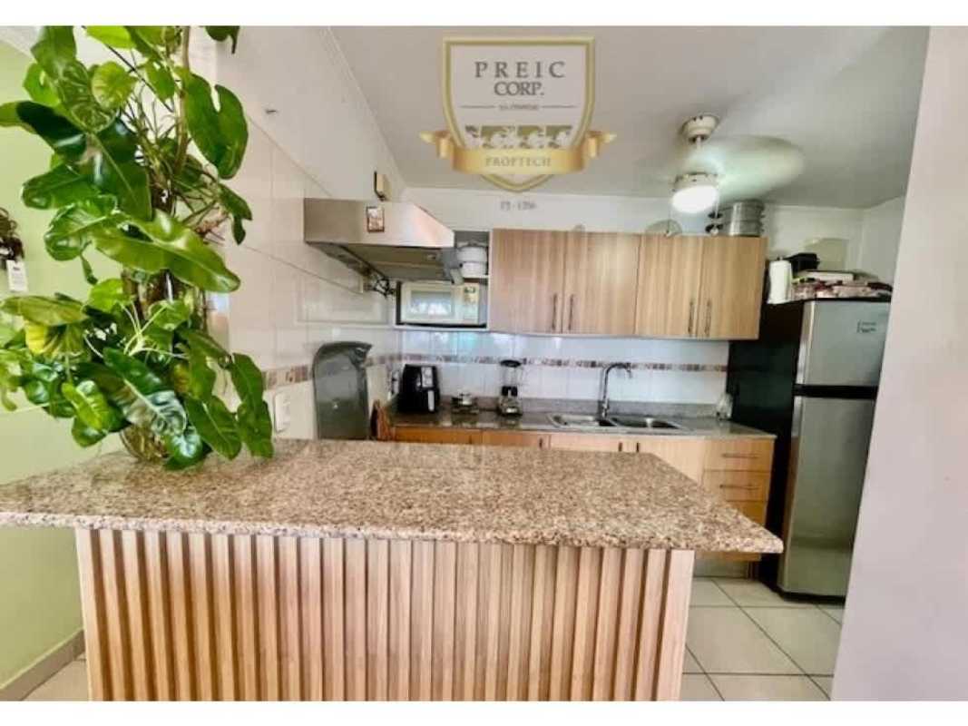 Bedroom with large window city skyline view ceiling fan closet PH Parque Lefevre Panama