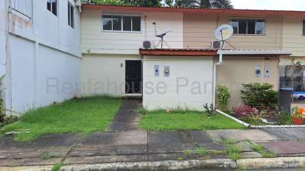 Kitchen with wood cabinets, granite counter, stainless appliances Panama Pacifico house