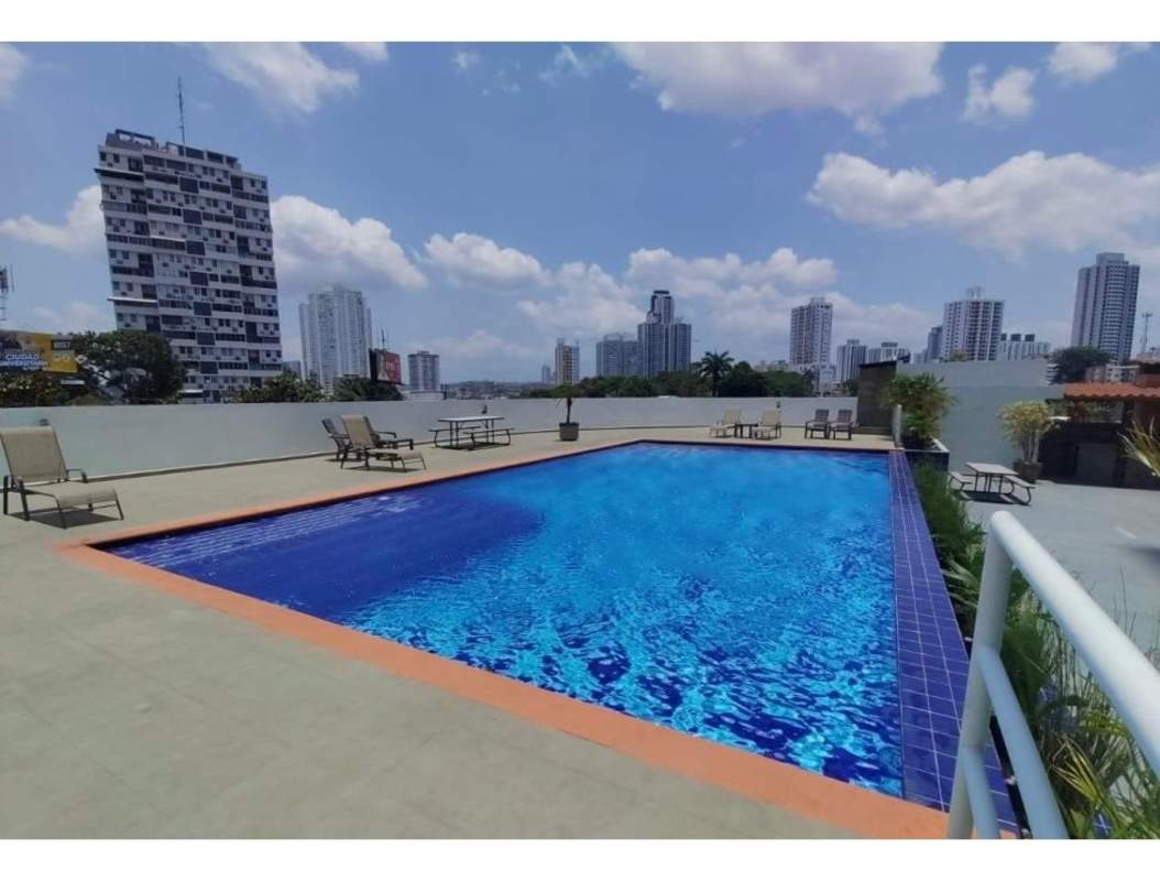 Rooftop swimming pool overlooking Panama City skyline PH San Francisco Tower