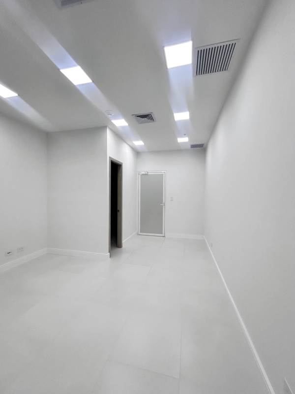 Minimalist hallway with glass doors and recessed lights Costa del Este