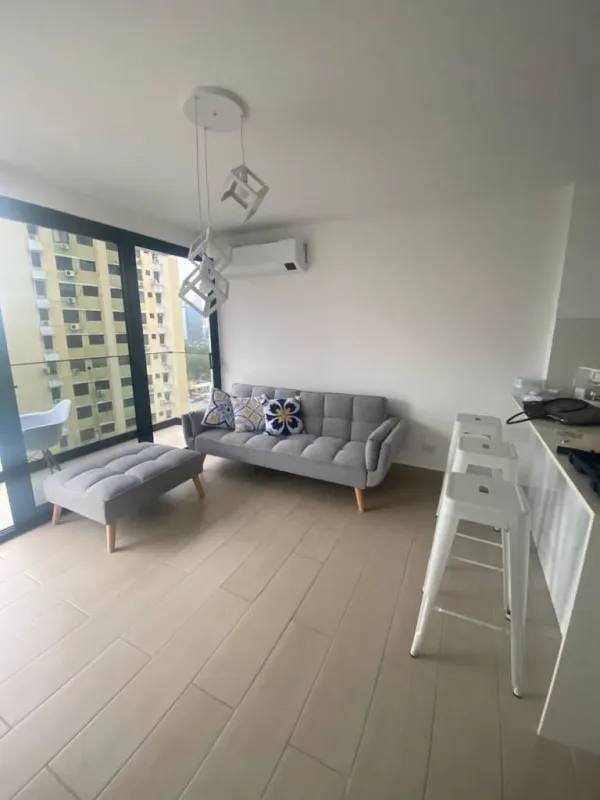 Infinity edge rooftop pool with views of Panama City skyline in PH San Francisco Bay