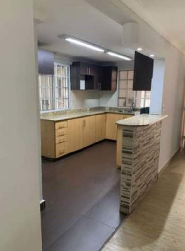 Remodeled 4BR 3.5BA House with Terrace Betania Panama