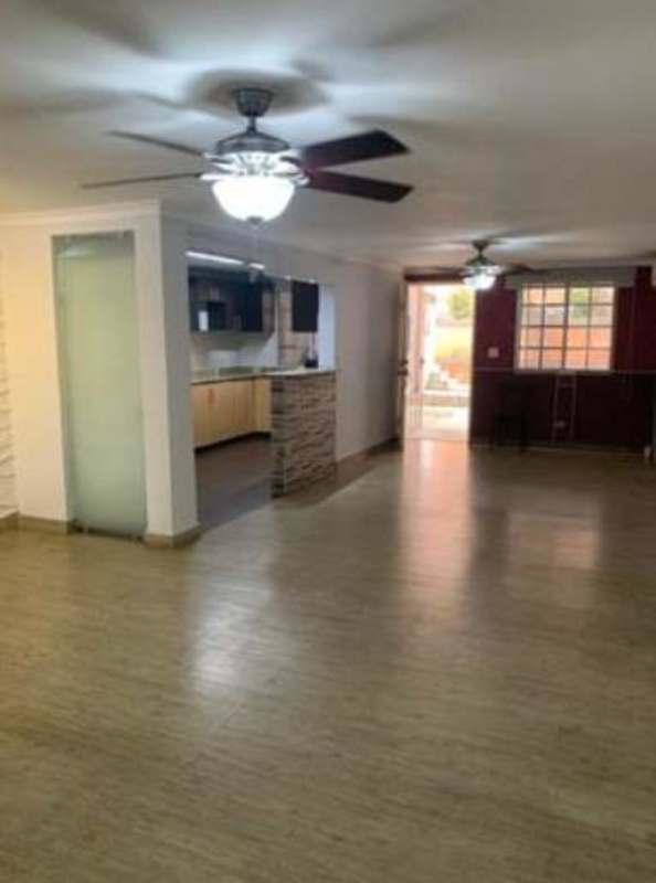 Spacious bright living area with ceiling fans in Betania house Panama City