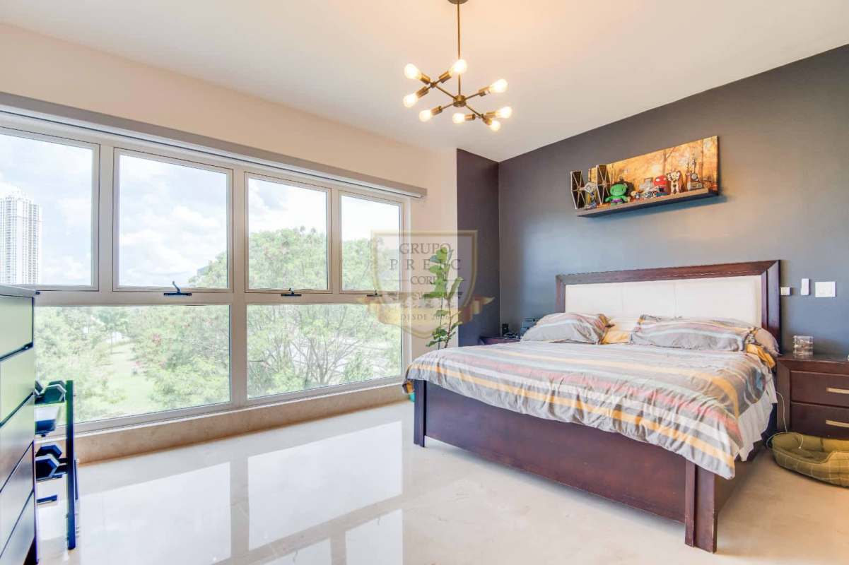 Fully equipped modern kitchen with granite countertops and wooden cabinetry in PH Privilege Santa María