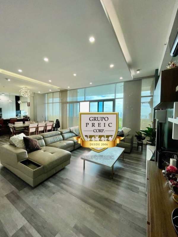 Modern bedroom with en-suite bathroom and large window city view PH Elite 500 Dos Mares