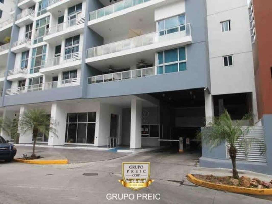 Kitchen with granite breakfast bar appliances PH Miro El Cangrejo Panama