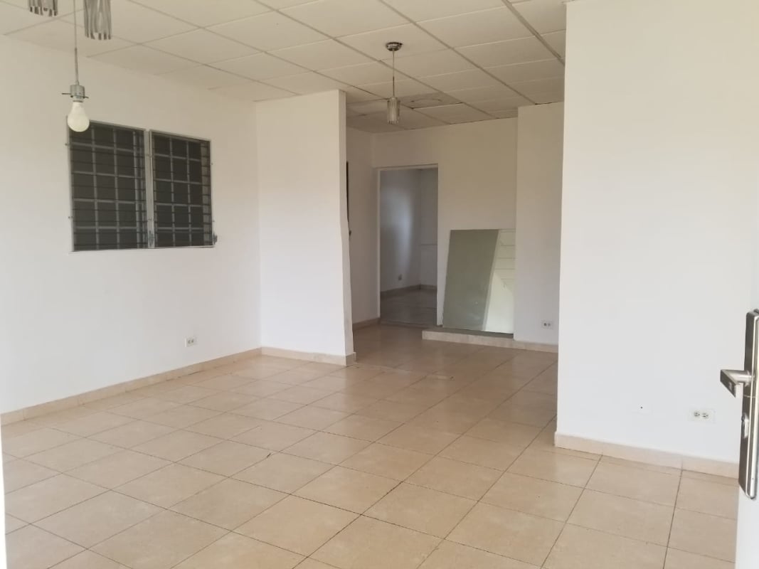 Bathroom with tiled walls and basic fixtures house for sale Cerro Viento San Antonio Panama