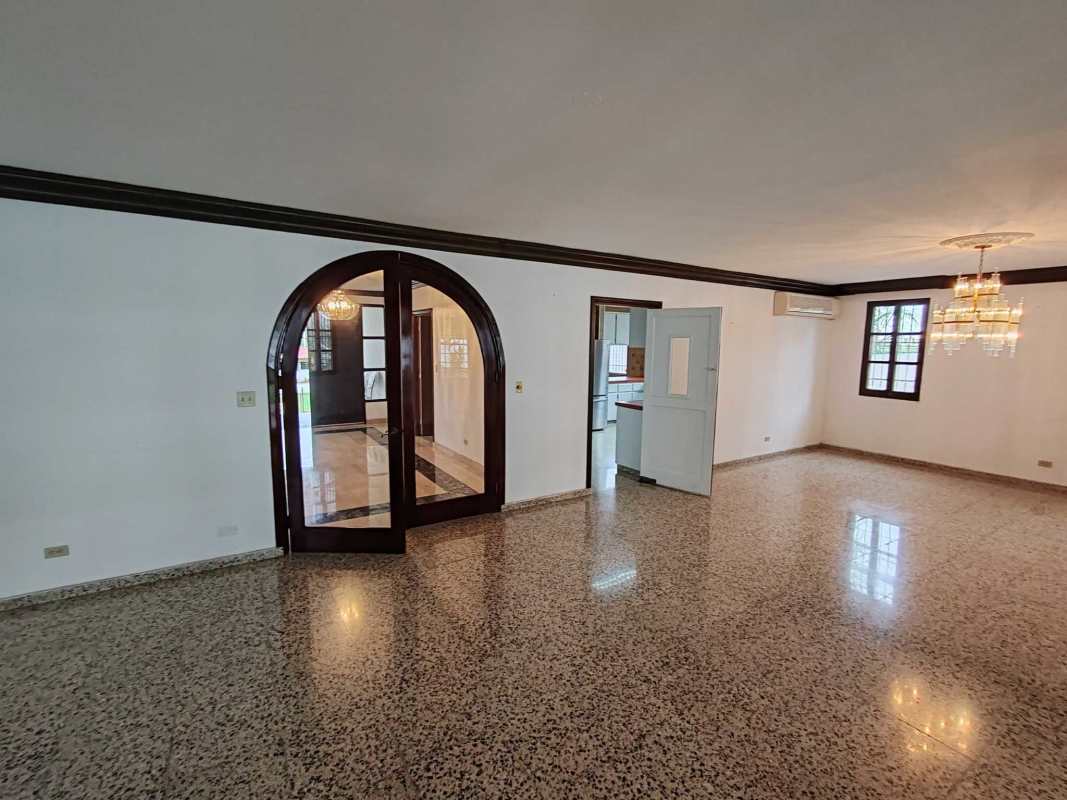 Spacious 5BR House with Terrace & Pool in Altos del Golf Panama