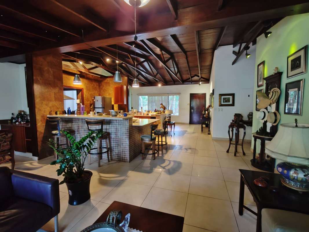 Large kitchen with natural light, wood cabinetry, ceramic backsplash, Llanos de Curundu
