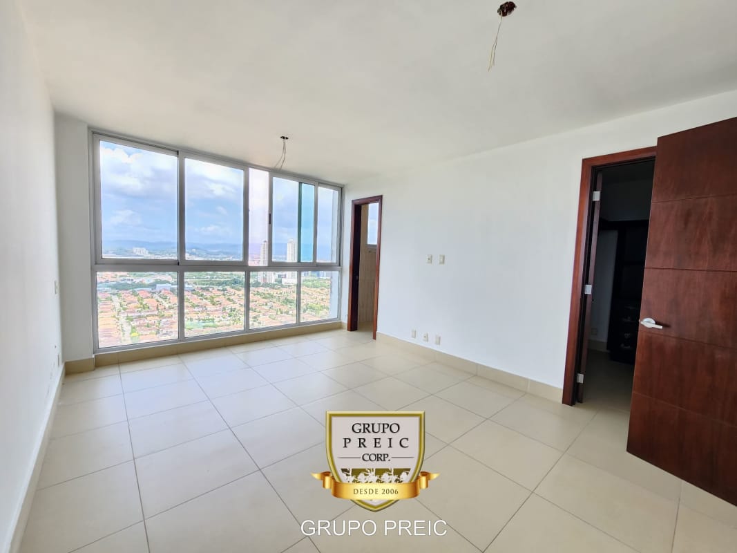 Luxury condo amenities including pool, gym, playground at PH Breeze Costa del Este Panama