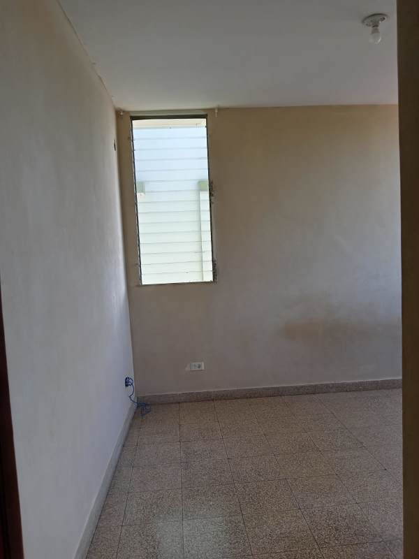 Minimalist bedroom with jalousie windows and tiled floor PH Santa Elena Chanis Panama