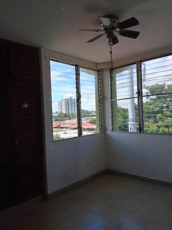 Bedroom with louvered windows, ceiling fan, closet PH Santa Elena Residences Chanis Panama