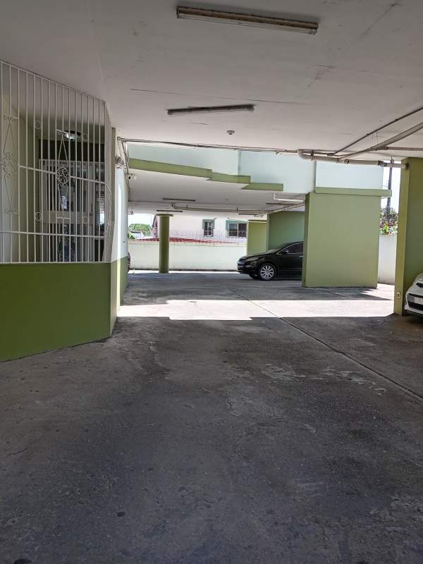 Entryway glass door with security grille console table PH Santa Elena Residences Chanis Panama