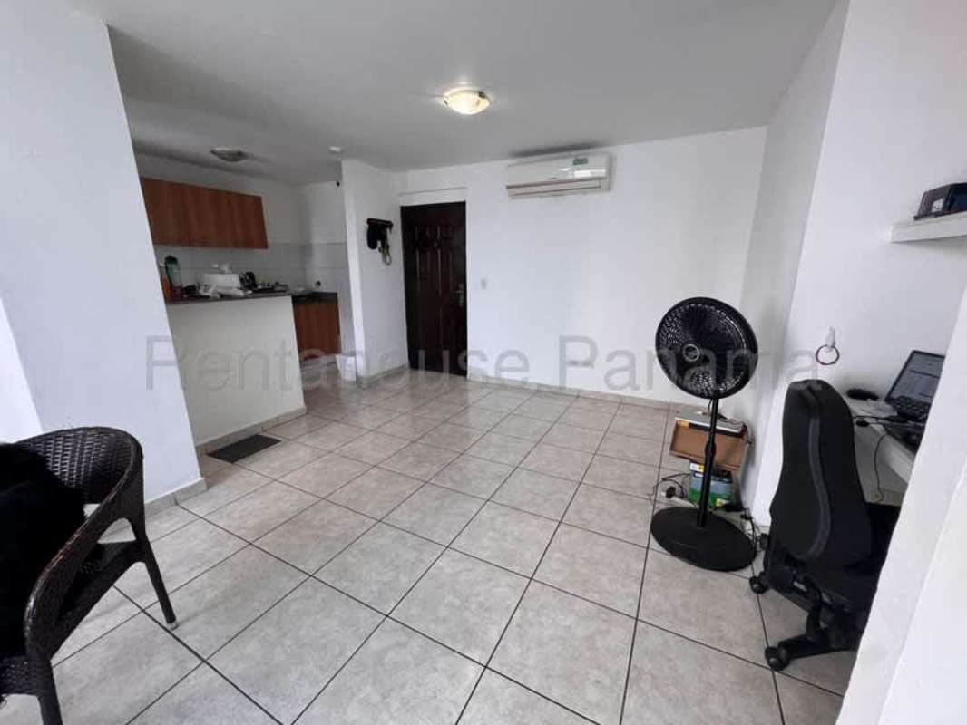 Bright living room with terrace access, porcelain floors, panoramic windows in Obarrio Panama