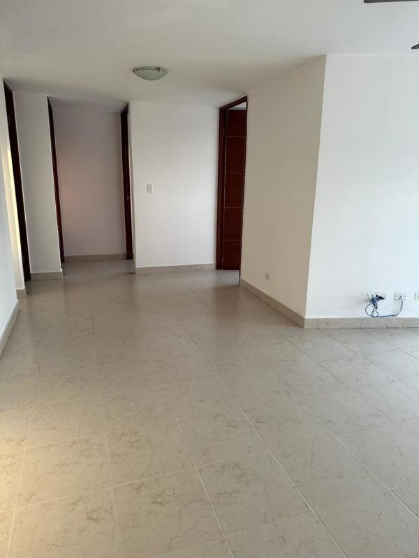 Compact bathroom tiled walk-in shower pedestal sink PH Central Park Tower Tribeca Tocumen Panama