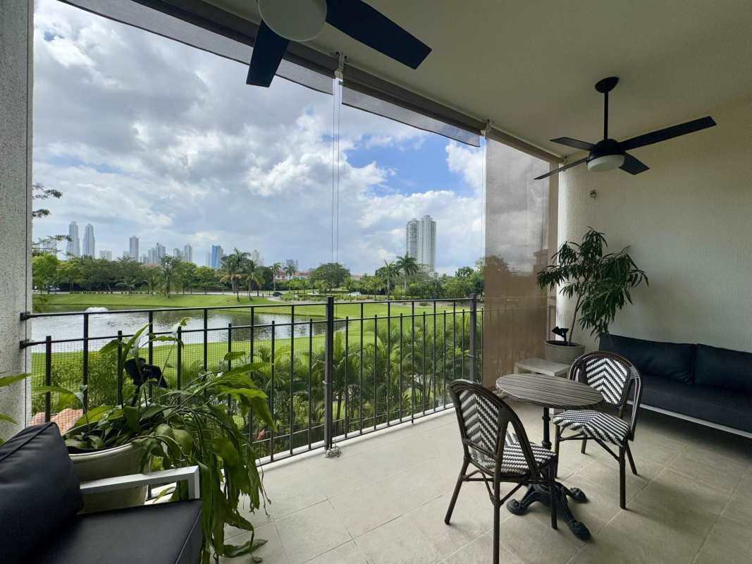 Bright living room with marble floors and panoramic windows in PH The Reserve Santa Maria