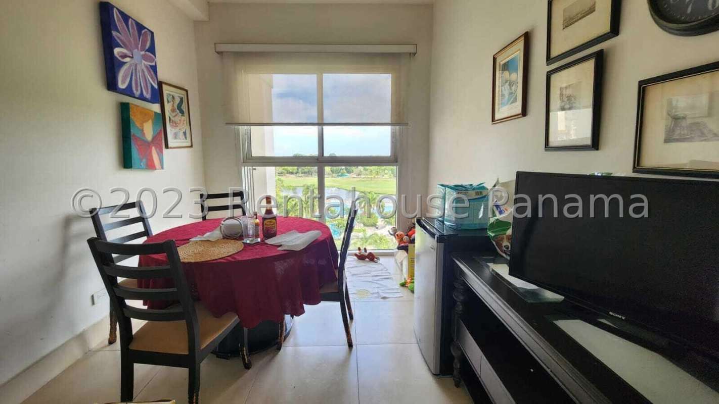 Tennis courts, basketball and clubhouse facilities at The Reserve Santa María Panama