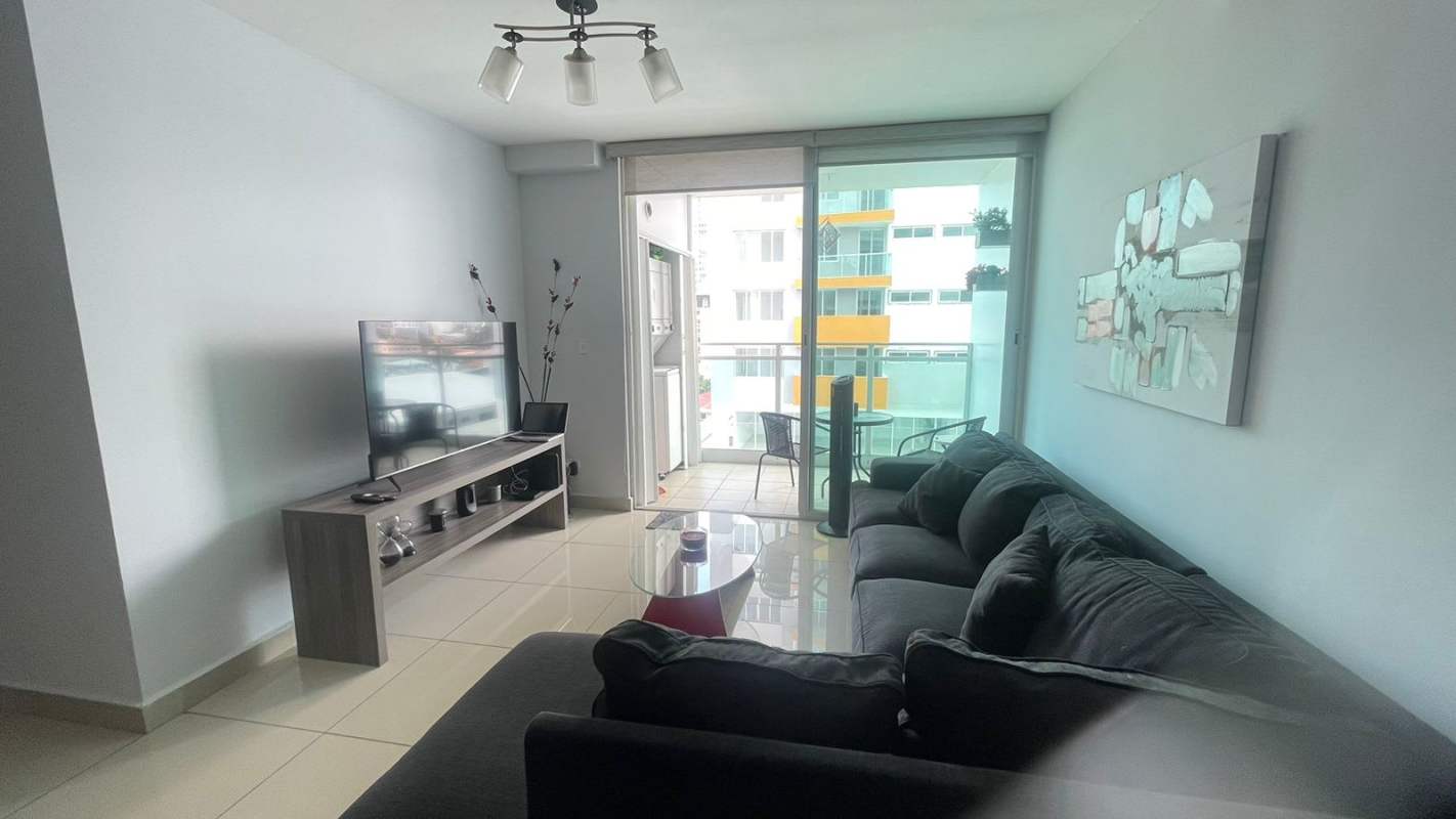 Infinity swimming pool overlooking Panama City skyline at PH San Francisco Bay