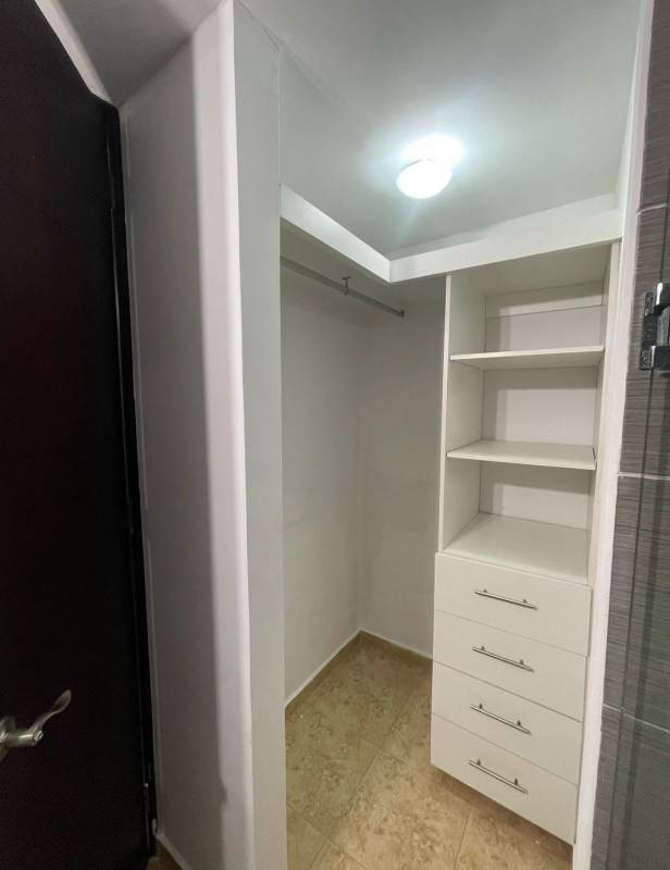 Spacious walk-in closet with built-in shelves and drawers PH Nova 12 near Metro Panama City