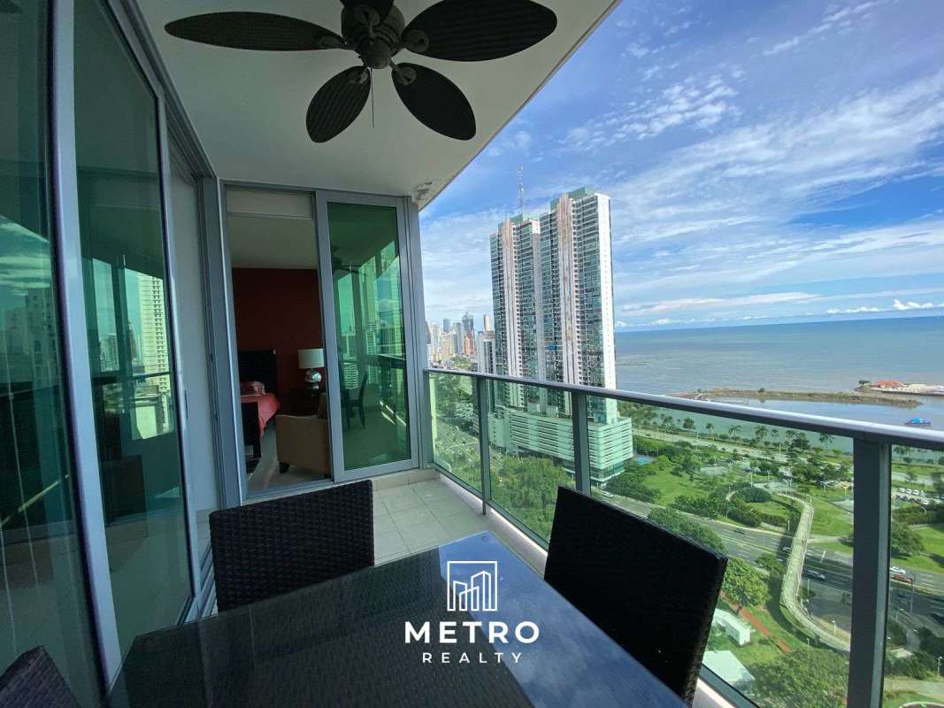 Spacious living room with panoramic balcony and ocean view in PH Allure Panama
