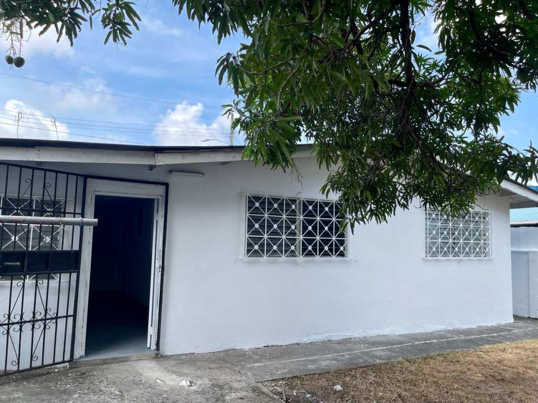 Commercial Property Next to Betania Social Security Villa Cáceres