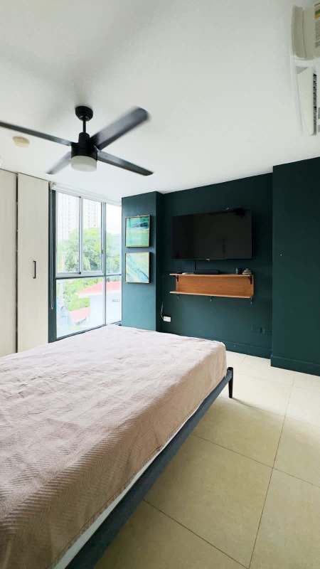 Furnished bedroom with large windows, split AC, and built-in closet at PH Villa Cáceres Betania Panama
